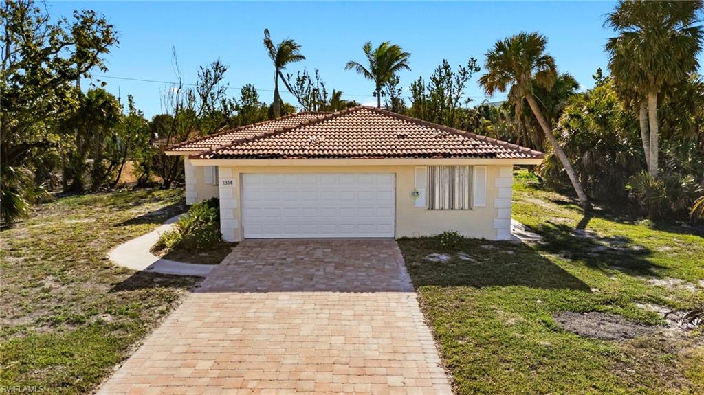 1314 Tahiti Dr Property Photo 26
