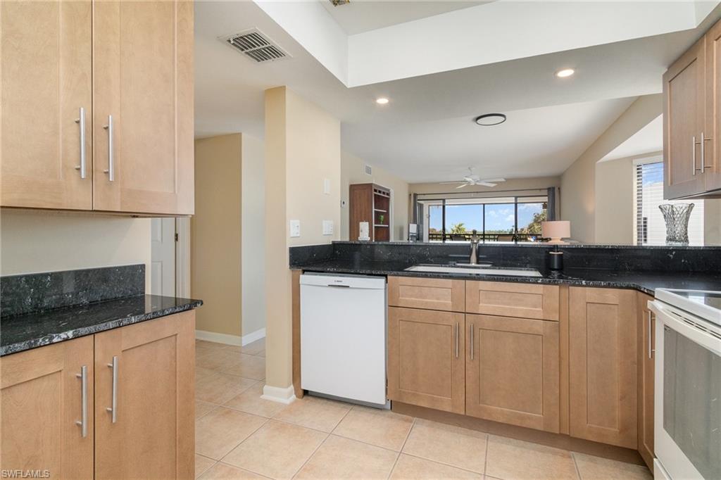21490 Bay Village Dr # 261 Property Photo 11