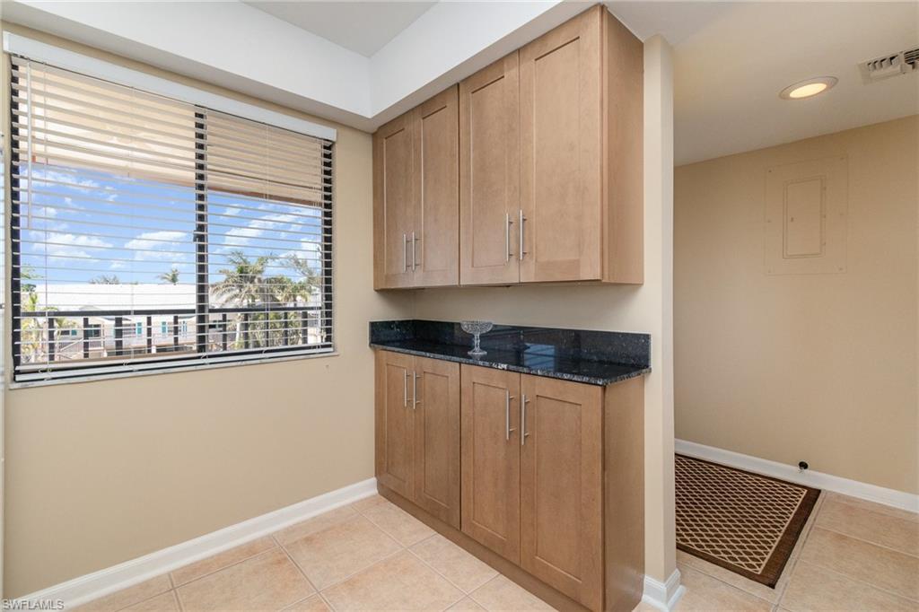 21490 Bay Village Dr # 261 Property Photo 12