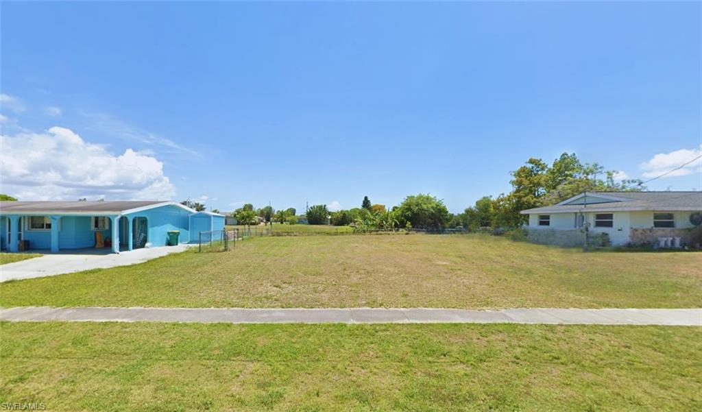 21427 Gladis Ave Property Photo