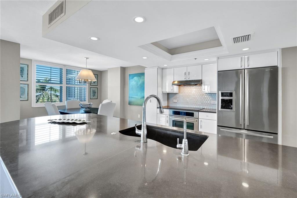 6585 Nicholas Blvd # 404 Property Photo