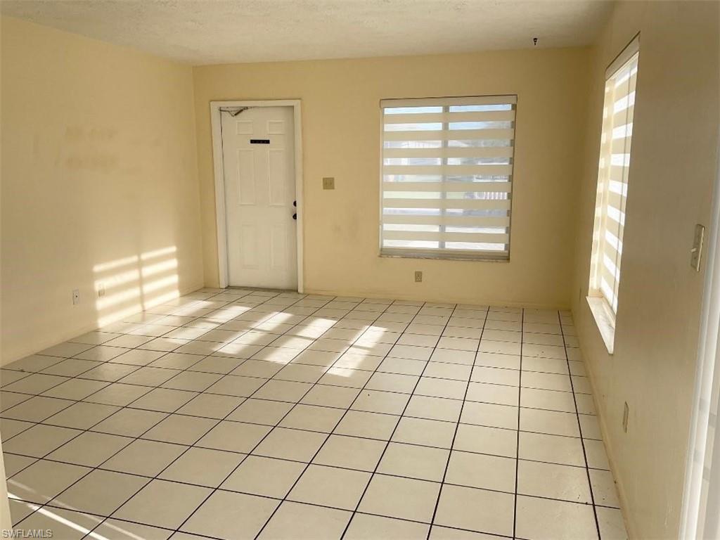 704 Se 9th St # A Property Photo 4