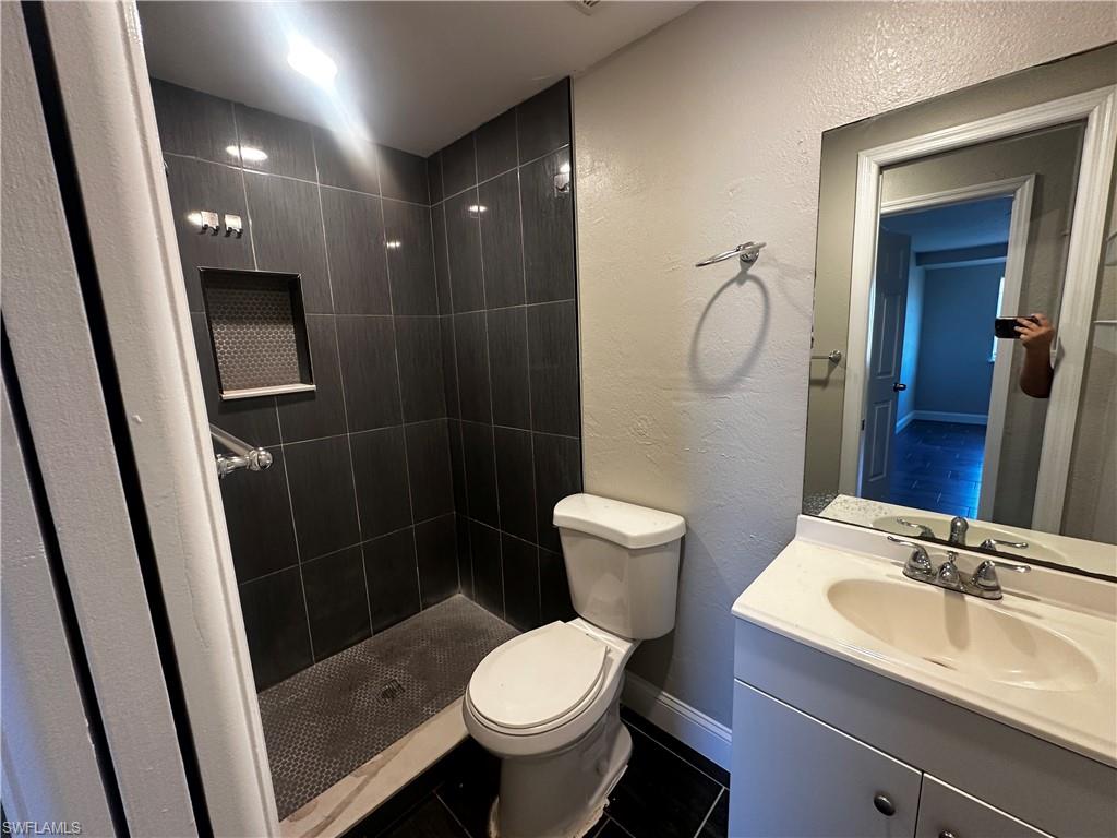 1202 Archdale St Property Photo 6