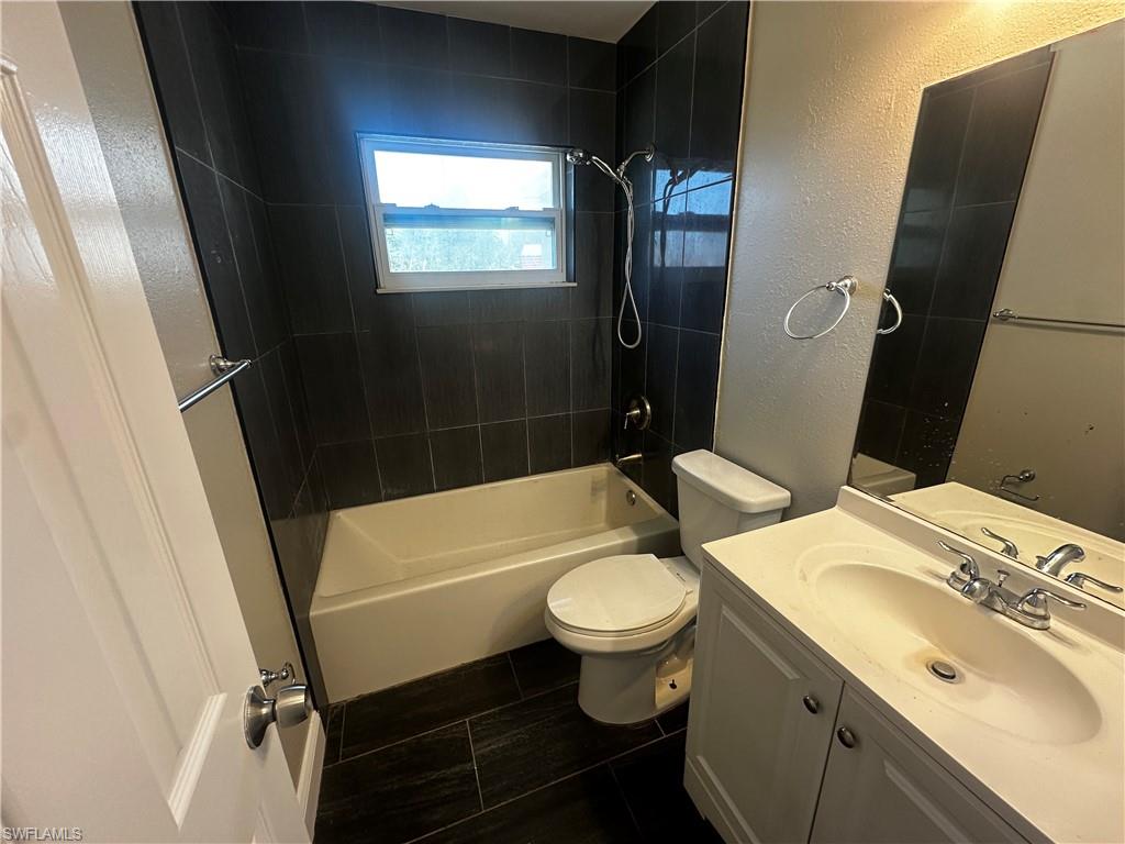 1202 Archdale St Property Photo 8