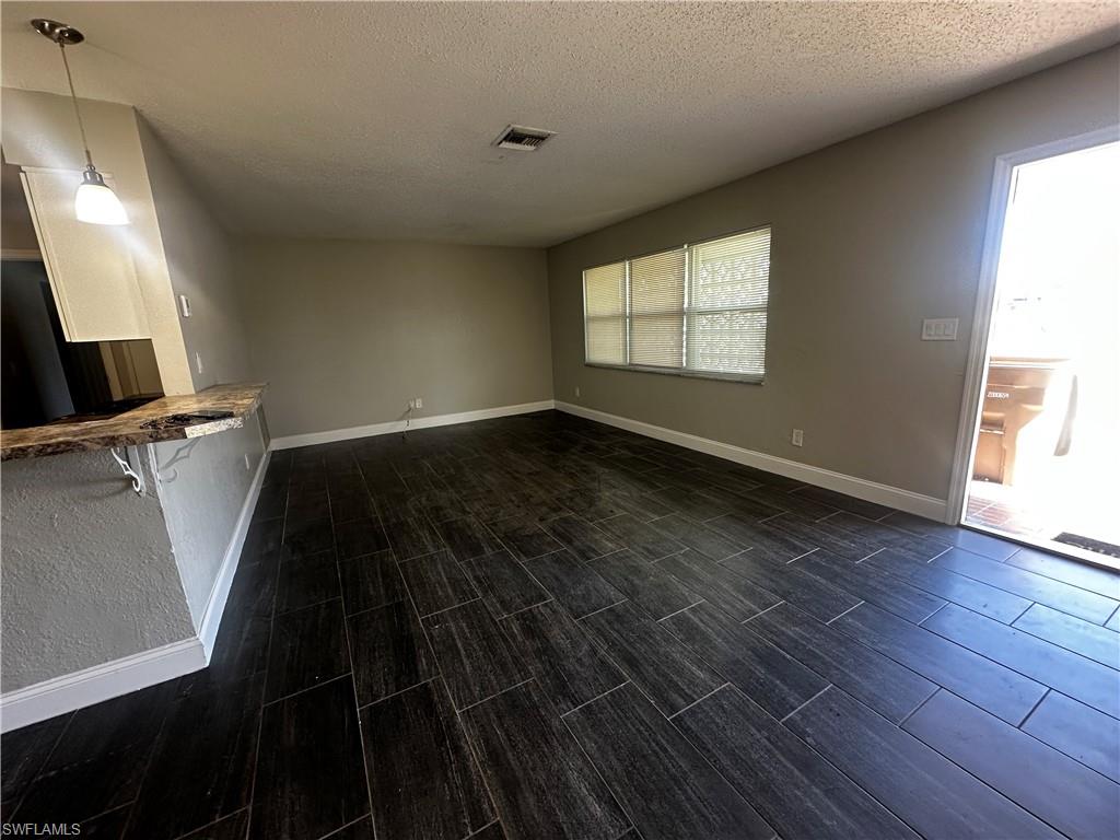 1202 Archdale St Property Photo 10