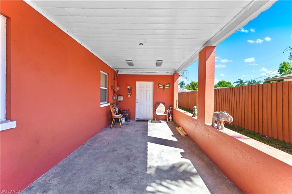 217 Crescent Lake Dr Property Photo 3