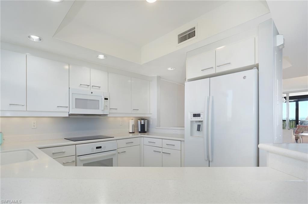 7225 Pelican Bay Blvd # 502 Property Photo 9