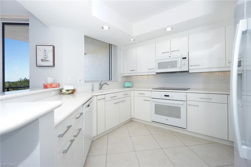7225 Pelican Bay Blvd # 502 Property Photo 10