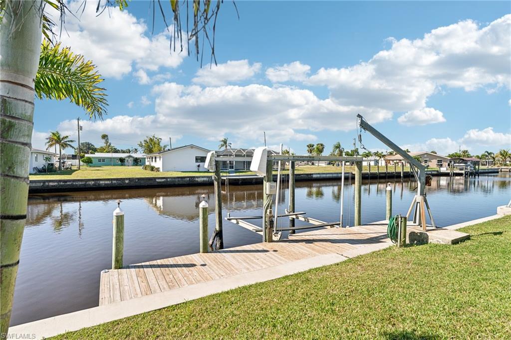 1691 Lakeside Ter Property Photo 3
