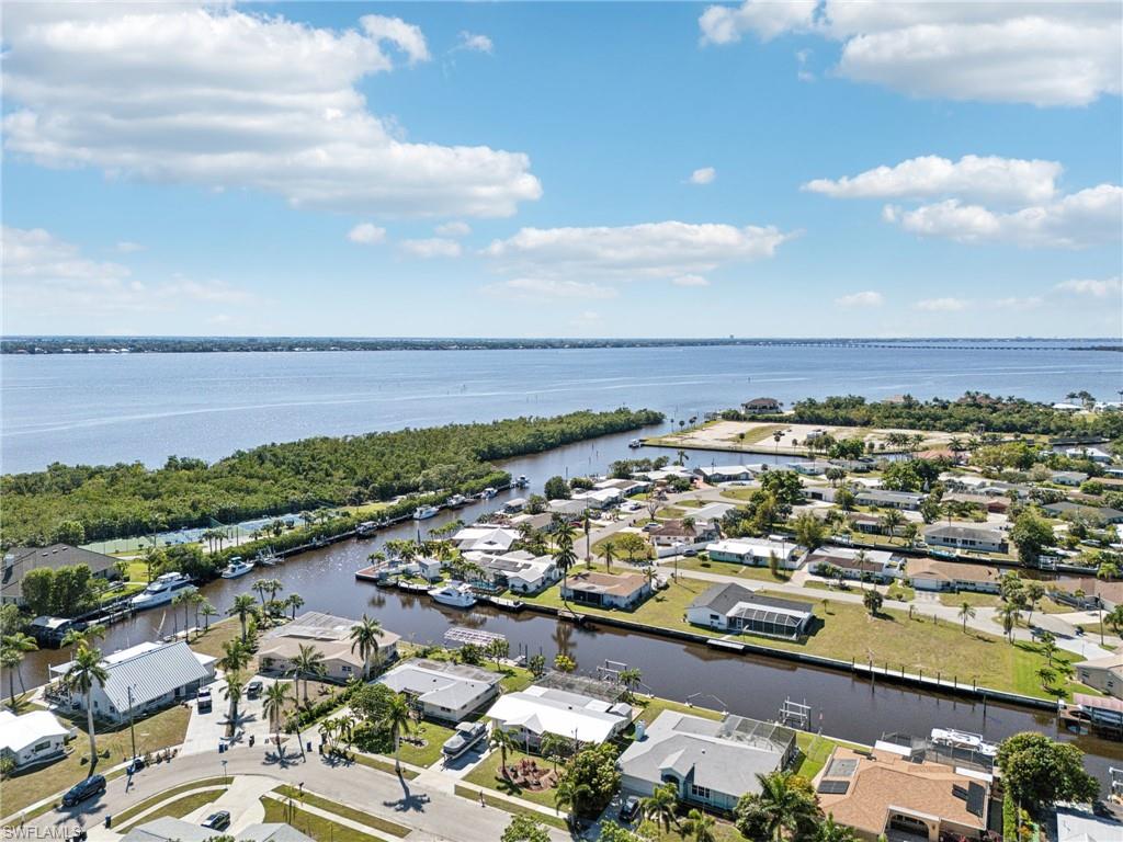 1691 Lakeside Ter Property Photo 4
