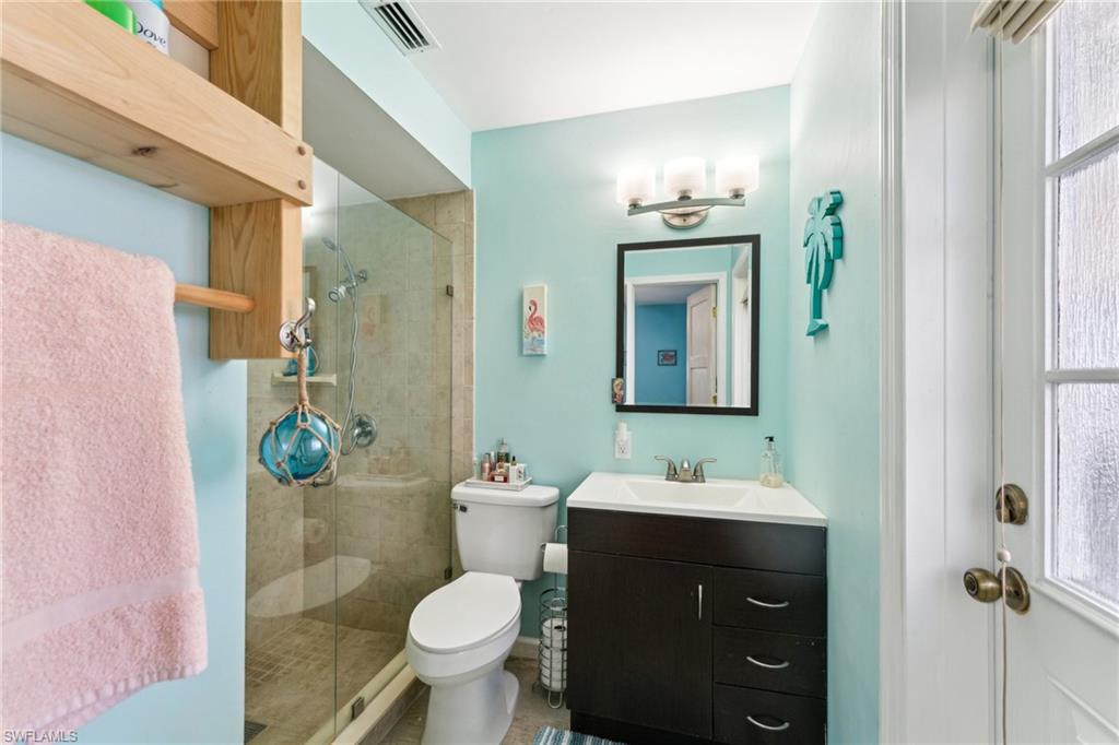 1691 Lakeside Ter Property Photo 24