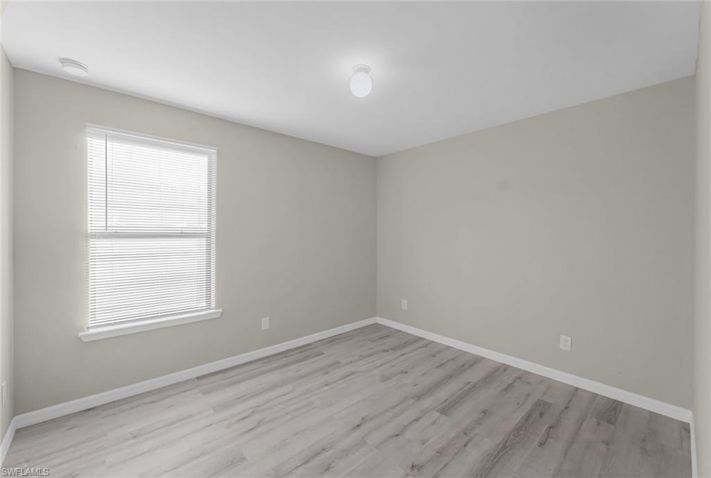 343 Lester Ave S Property Photo 15