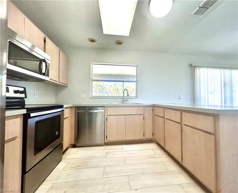 1203 Sw 34th St Property Photo 1
