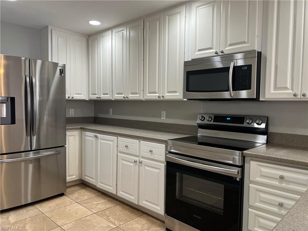 28234 Villagewalk Cir Property Photo 5