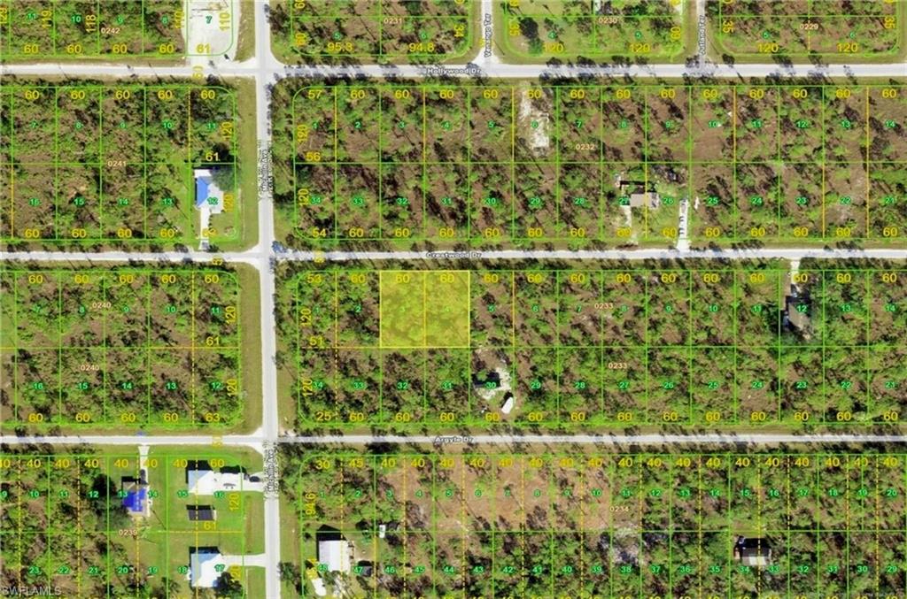 28017 Crestwood Dr Property Photo 3
