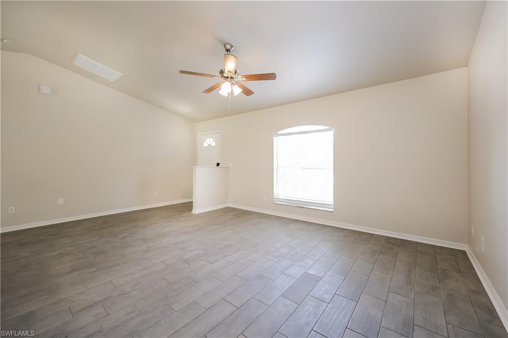 2496 De Vore St Property Photo 3
