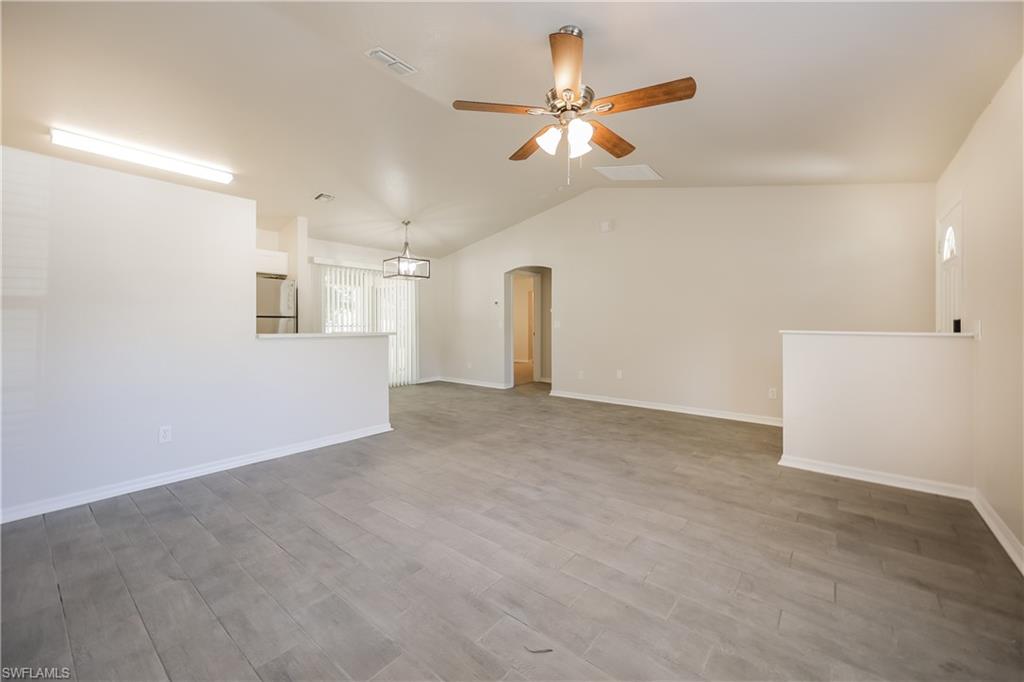 2496 De Vore St Property Photo 4