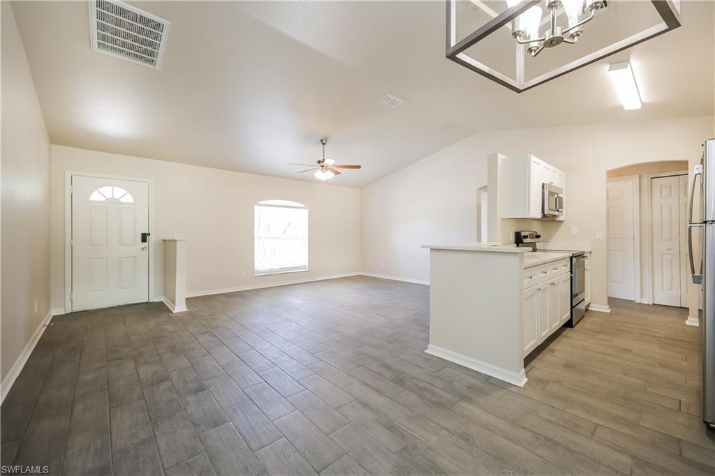 2496 De Vore St Property Photo 6