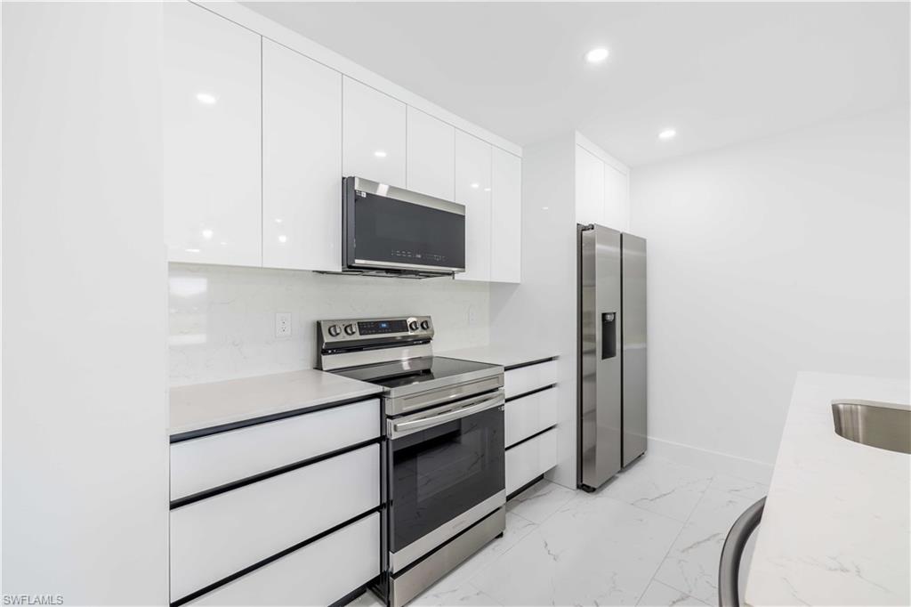 338 Harry Ave S Property Photo 15