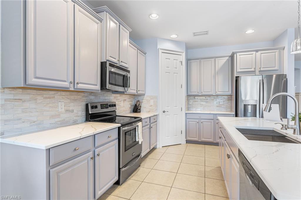 13104 Silver Thorn Loop Property Photo 6