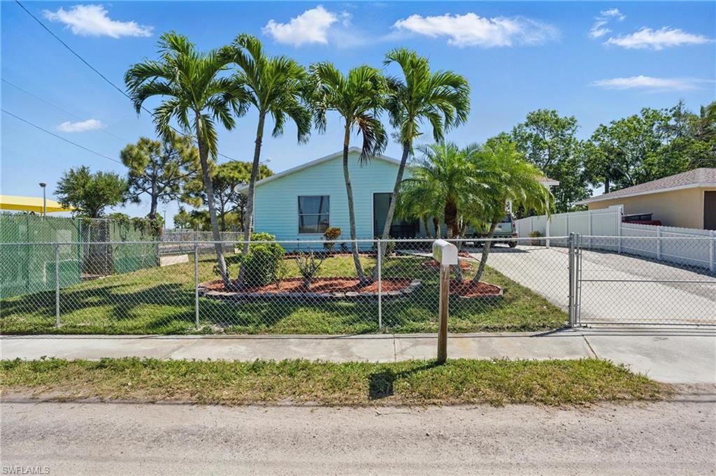 15281 School St Property Photo