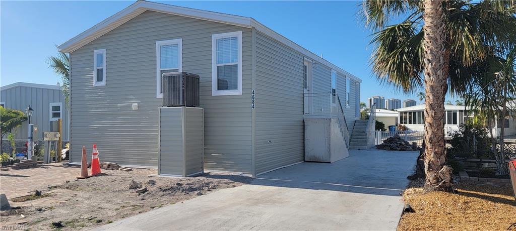 4684 Lahaina Ln Property Photo 3