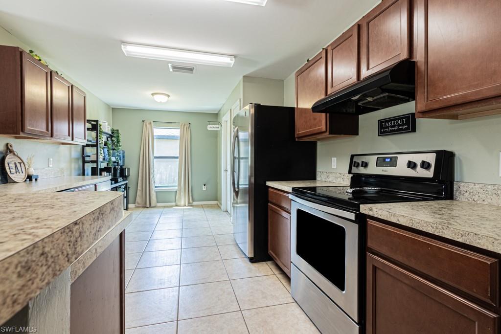 163 Shadow Lakes Dr Property Photo 4