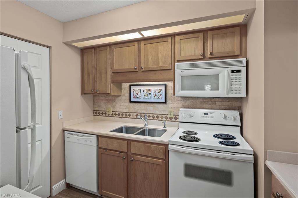 8121 S Woods Cir # 8 Property Photo 8