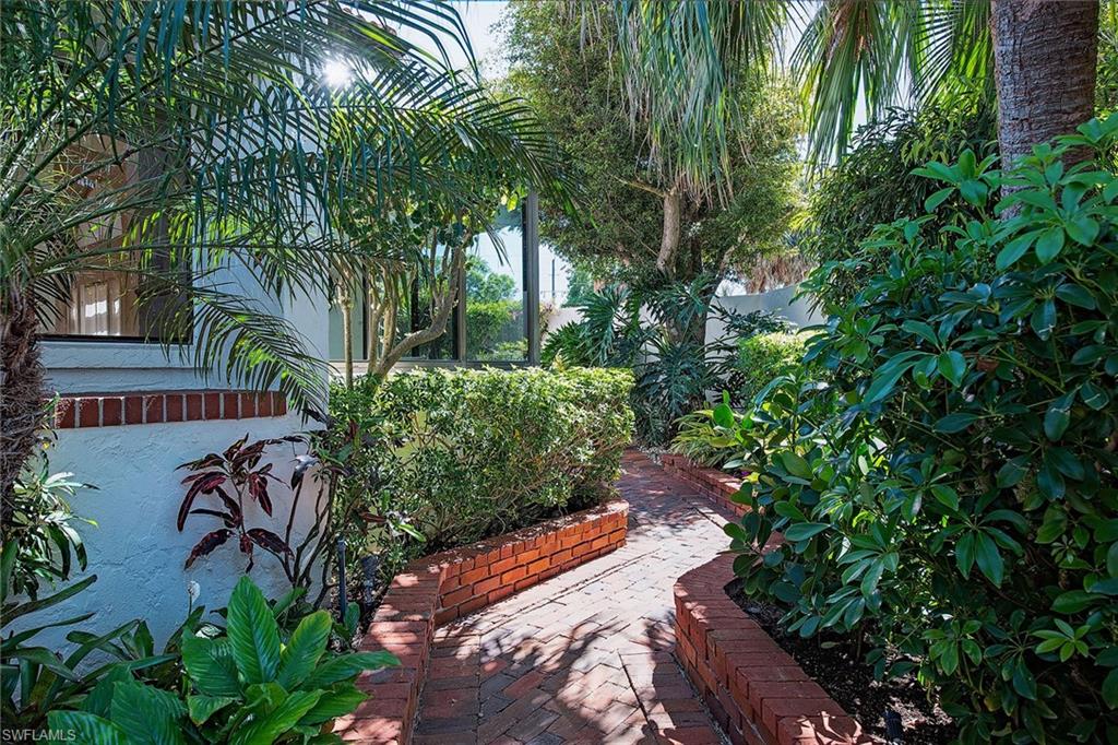 532 Bay Villas Ln Property Photo 1