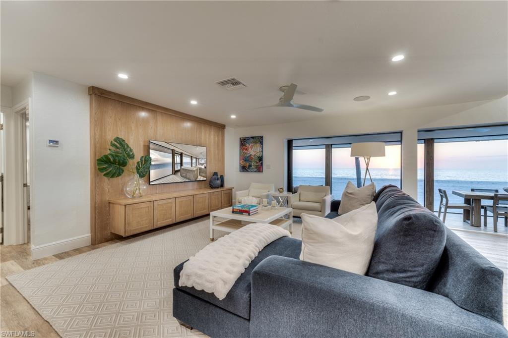 19 Beach Homes Property Photo 3