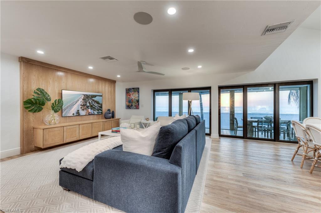 19 Beach Homes Property Photo 13
