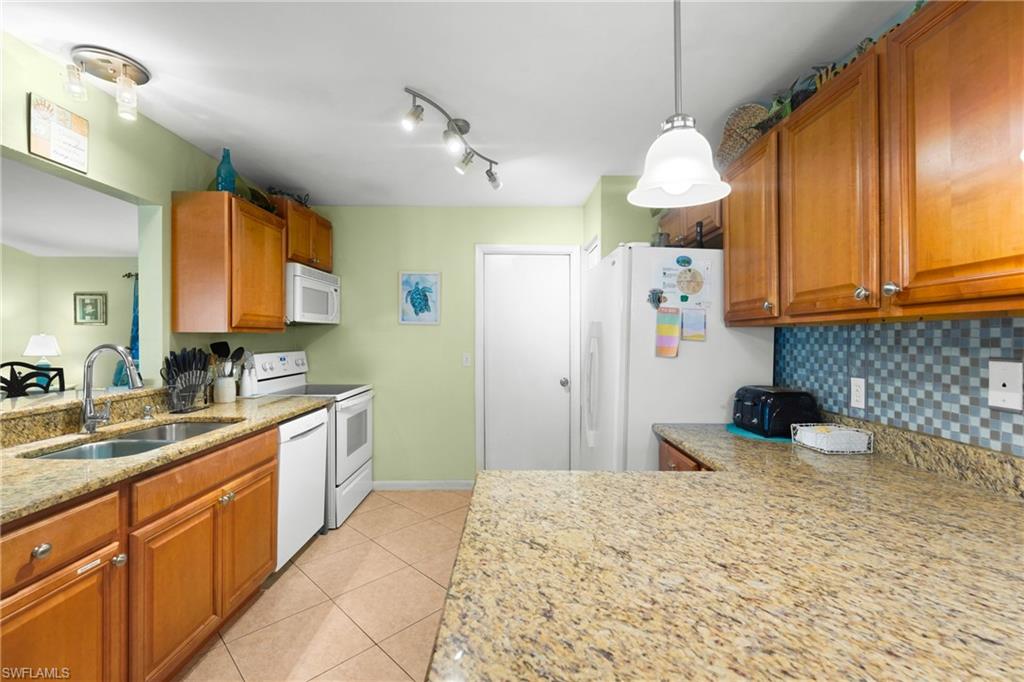 2718 Sw 9th Pl Property Photo 9