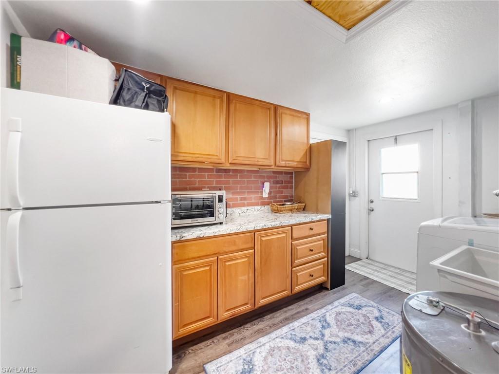 325 San Benito Ave Property Photo 36