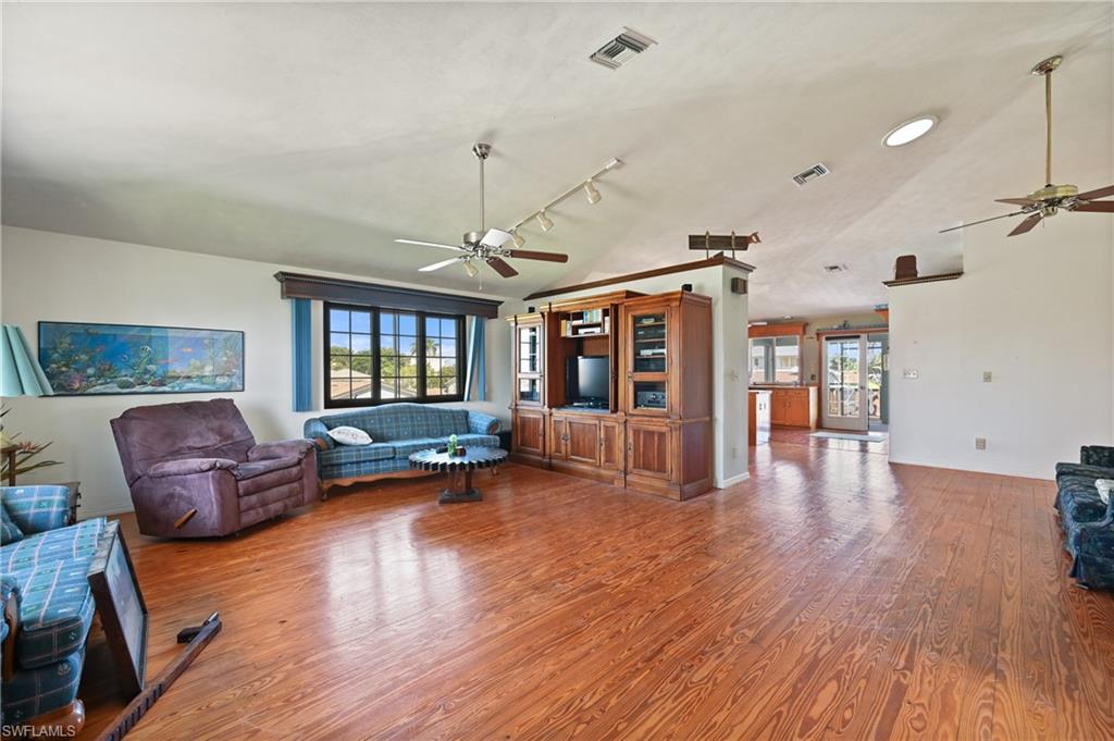 103 Tahiti Cir Property Photo 9