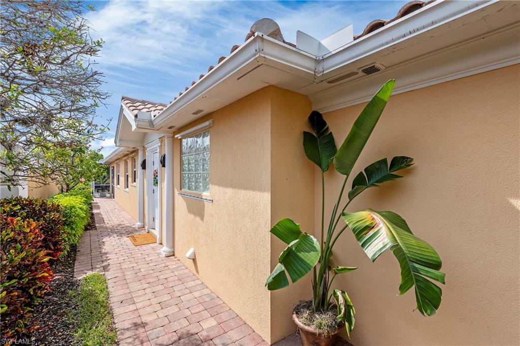 28272 Islet Trl Property Photo 3
