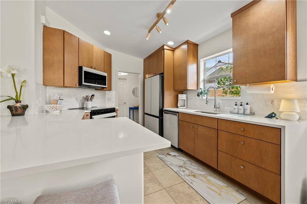 28272 Islet Trl Property Photo 8