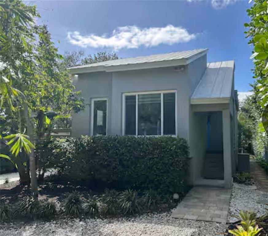 2548 Weeks Ave Property Photo