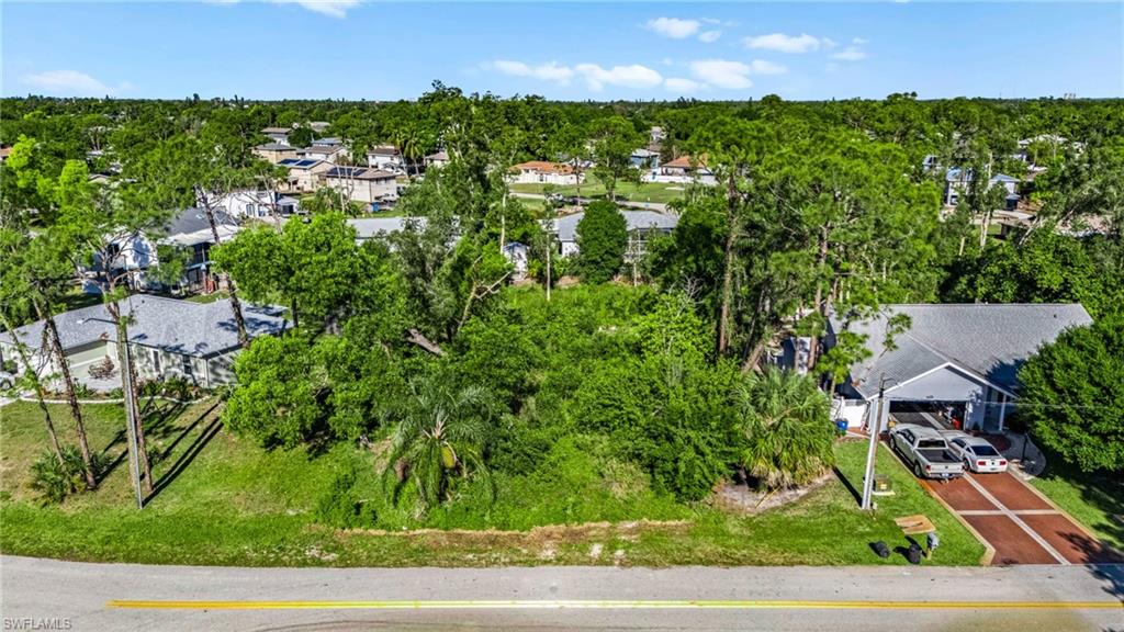18758 Spruce Dr E Property Photo 2
