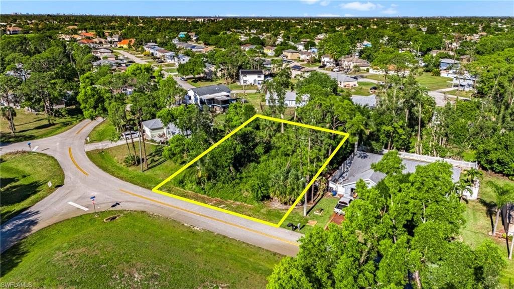 18758 Spruce Dr E Property Photo 3