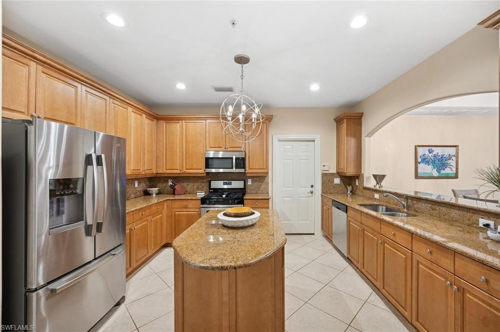 2817 Tiburon Blvd E # 101 Property Photo 17