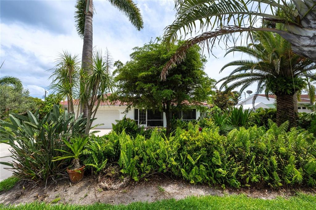 11060 Orangewood Dr Property Photo 3