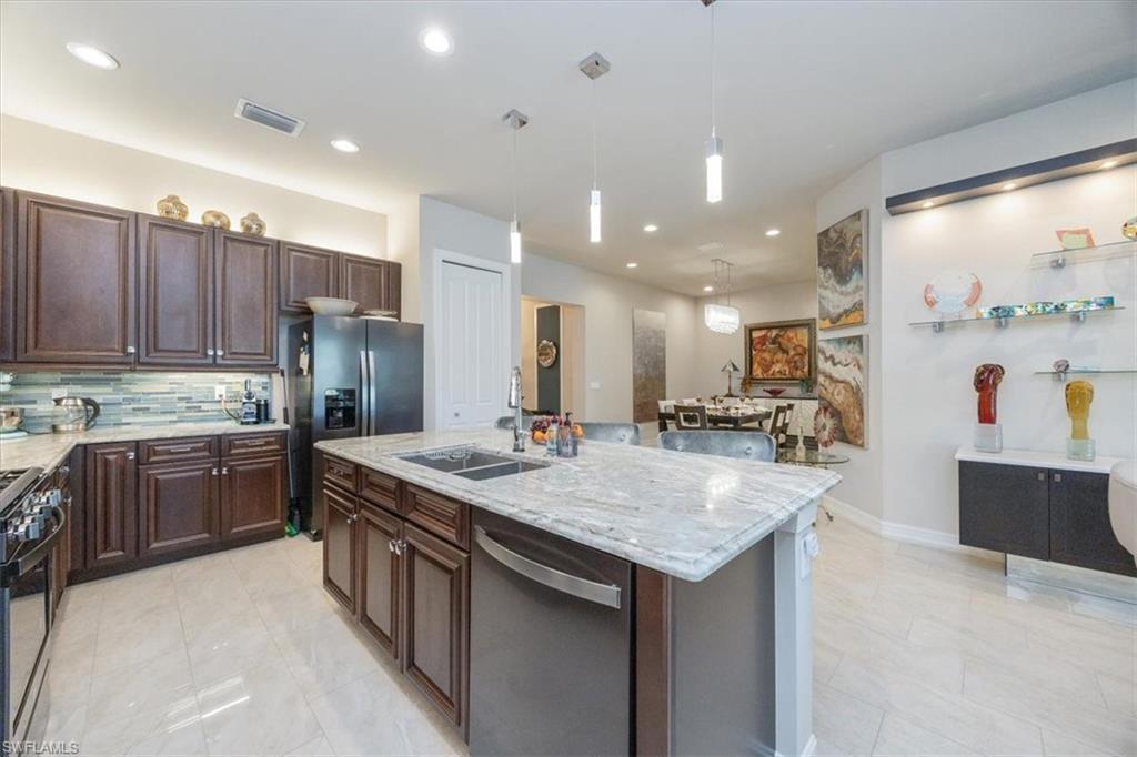 8170 Venetian Pointe Dr Property Photo 15