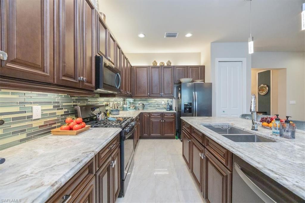 8170 Venetian Pointe Dr Property Photo 16