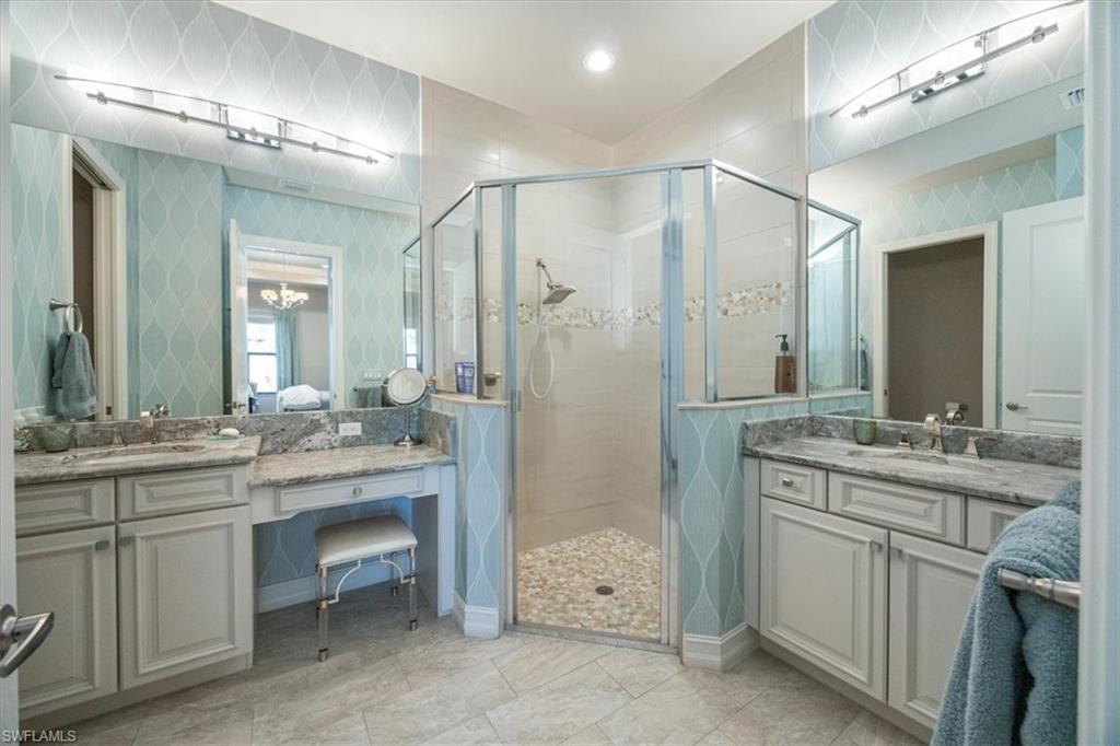 8170 Venetian Pointe Dr Property Photo 24
