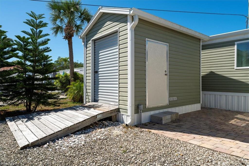 3852 Cardinal Cir Property Photo 4