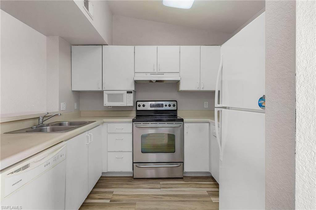8284 Key Royal Cir # 1332 Property Photo 6