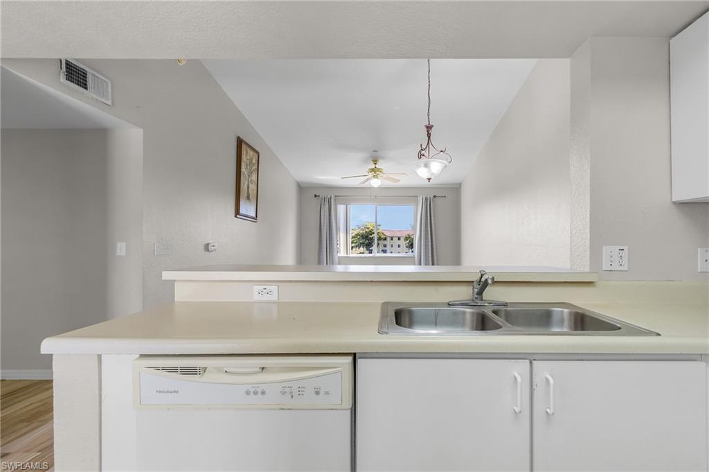 8284 Key Royal Cir # 1332 Property Photo 8