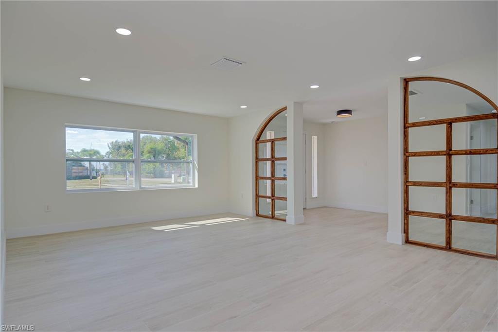 3835 Harold Ave Property Photo 3