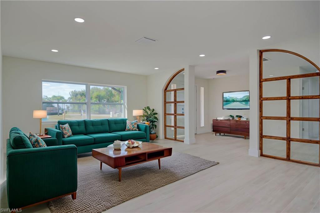 3835 Harold Ave Property Photo 4