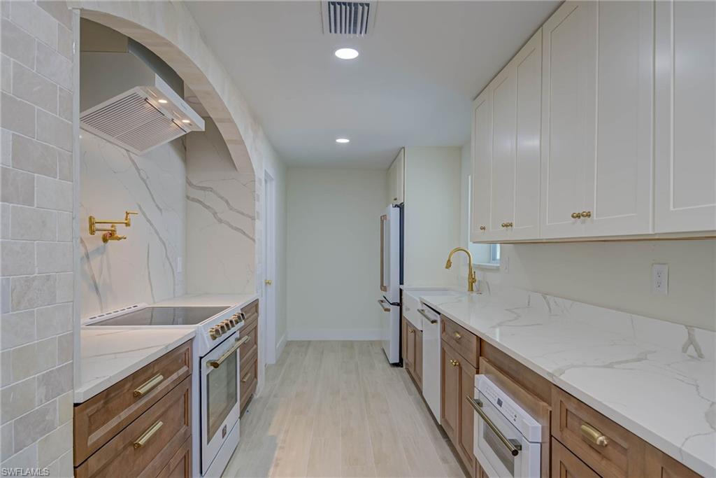 3835 Harold Ave Property Photo 8